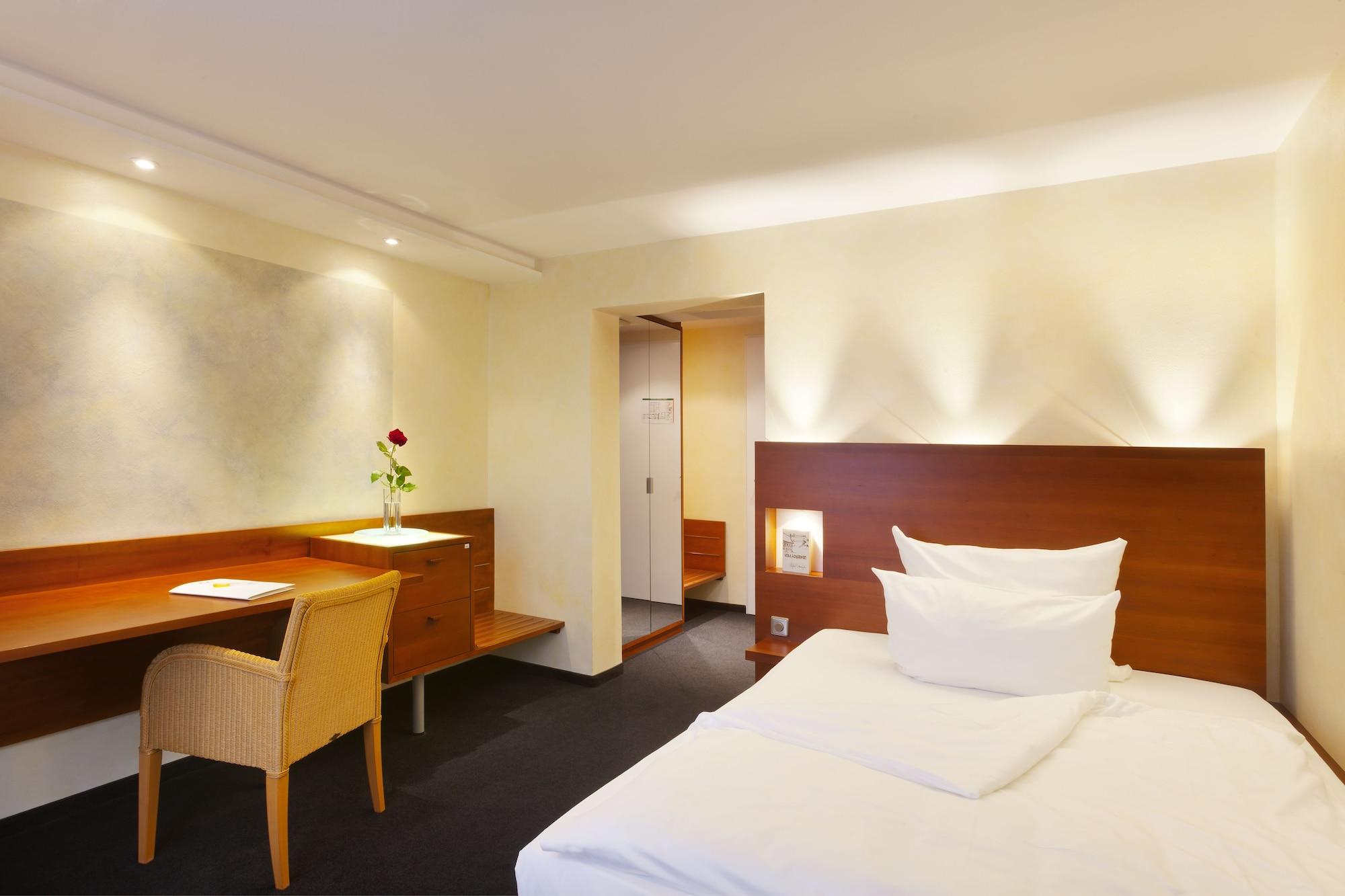 Hotel Adler Asperg Kültér fotó
