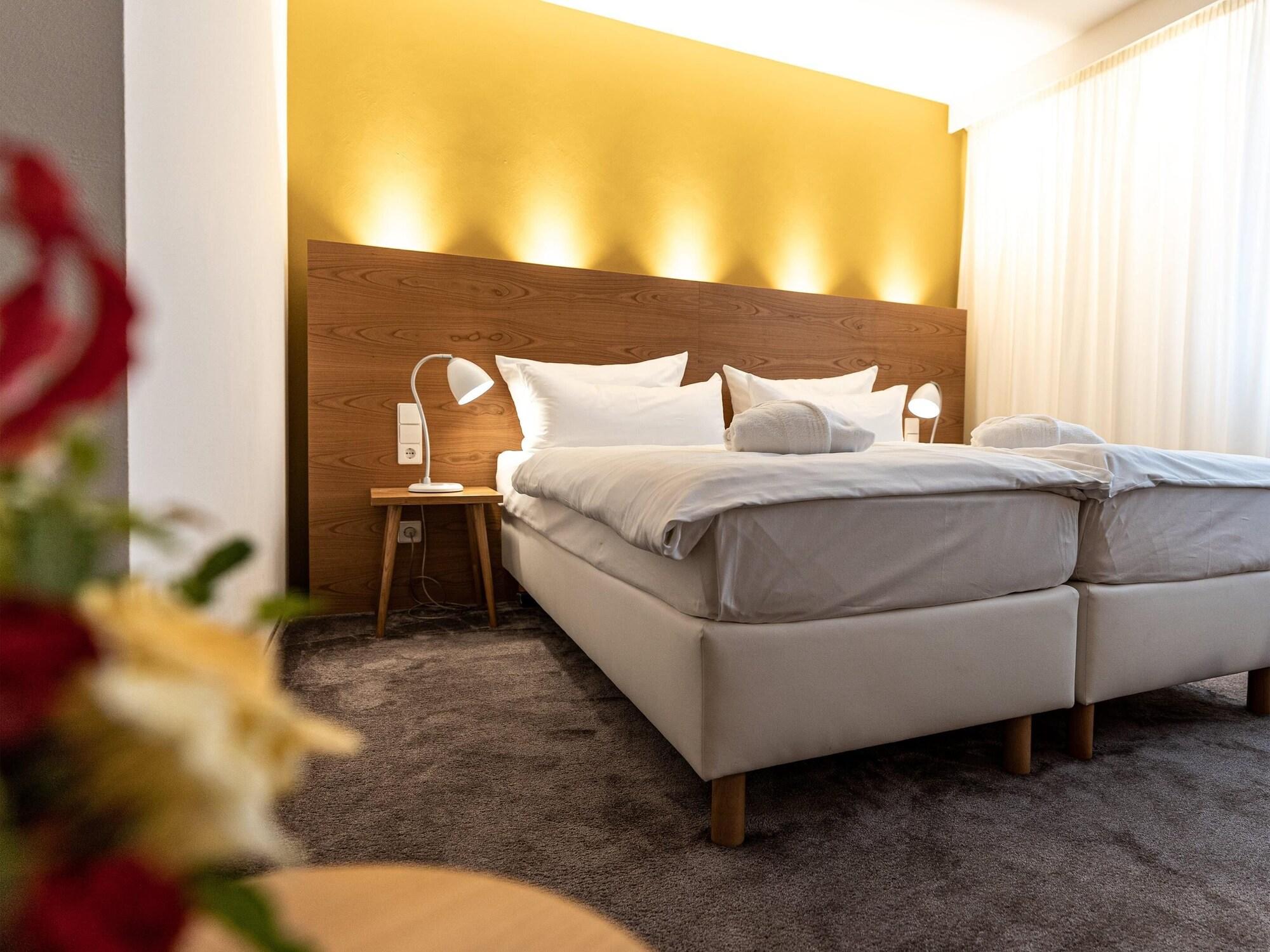 Hotel Adler Asperg Kültér fotó