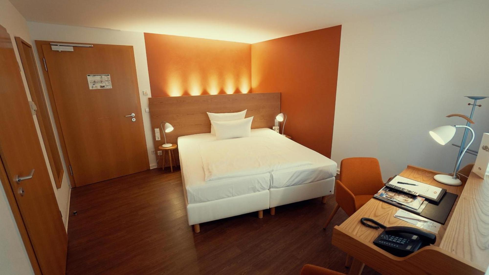 Hotel Adler Asperg Kültér fotó
