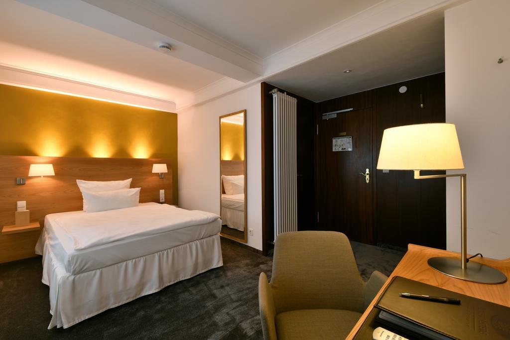 Hotel Adler Asperg Kültér fotó