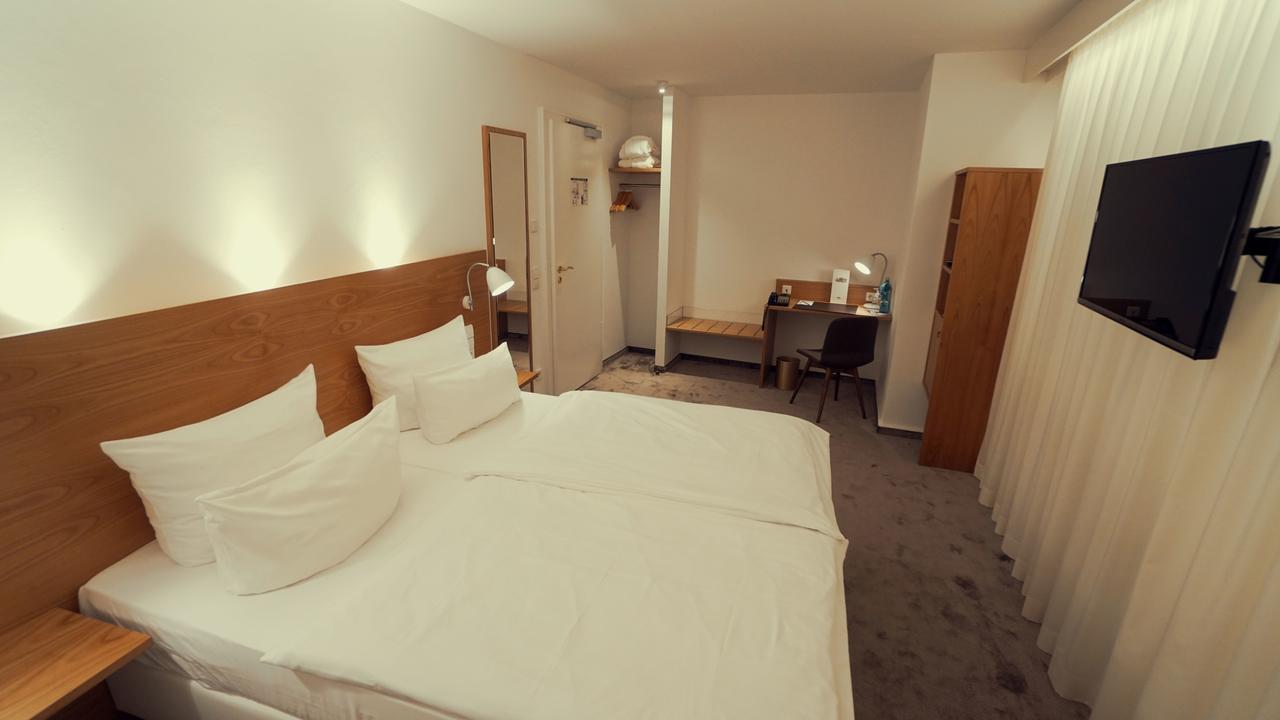 Hotel Adler Asperg Kültér fotó